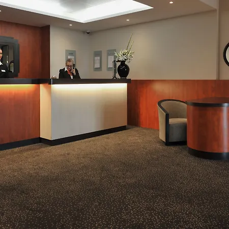 Mercure Saint Quentin Hotel 4*