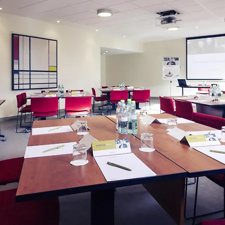 Mercure Saint Quentin Hotel 4*