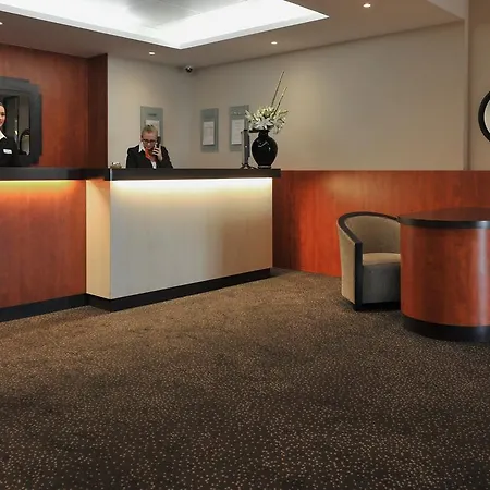 Hotel Mercure Maurepas Saint Quentin 4*