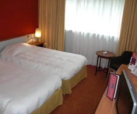 Hotel Mercure Maurepas Saint Quentin 4*