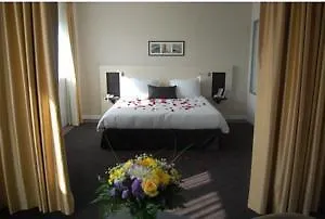 Mercure Saint Quentin Hotel 4*