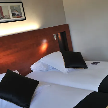 Mercure Maurepas Saint Quentin Hotel 4*