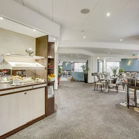 Hotel Mercure Maurepas Saint Quentin 4*